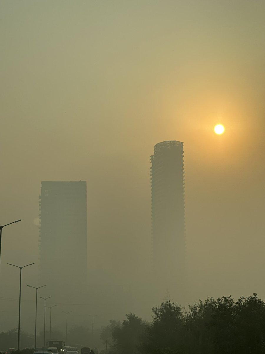 #DelhiAirEmergency              Yesterday Morning - GFR , AQI 412