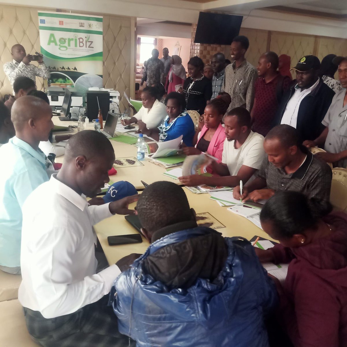 KenyaCIC's tweet photo. Yesterday, Bungoma, Isiolo and Machakos BIH launched year 4 AgriBiz call for applications. The event was graced by county officials, former beneficiaries, and potential applicants.

The #AgriBiz programme targets youth and women led enterprises in the agriculture...(Thread 1/2) https://t.co/Ra9AuNAOnu
