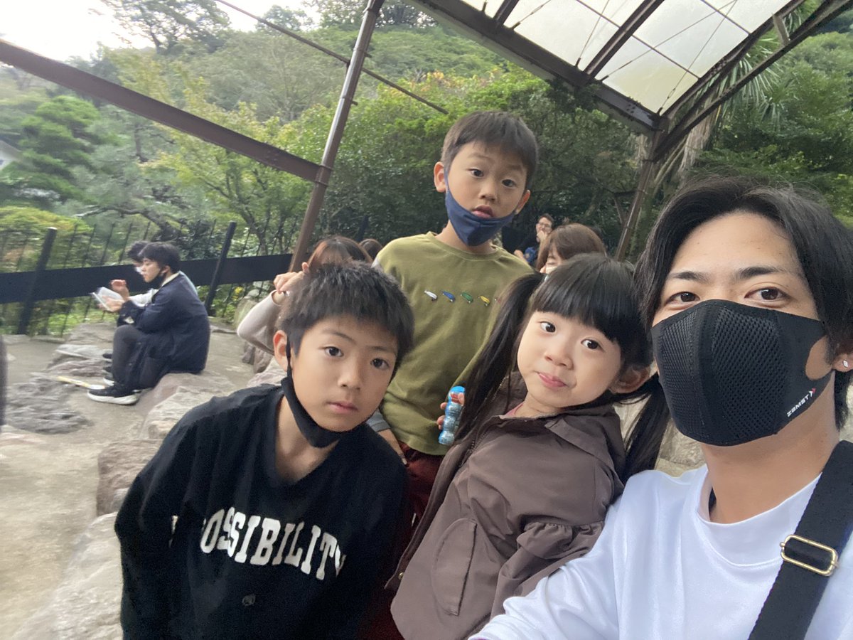 MU__gin's tweet photo. 久しぶりに家族でプチ旅行🚙
ホテルのスタッフ、イケメンすぎて娘惚れて��したww https://t.co/6wJl6YE5gy