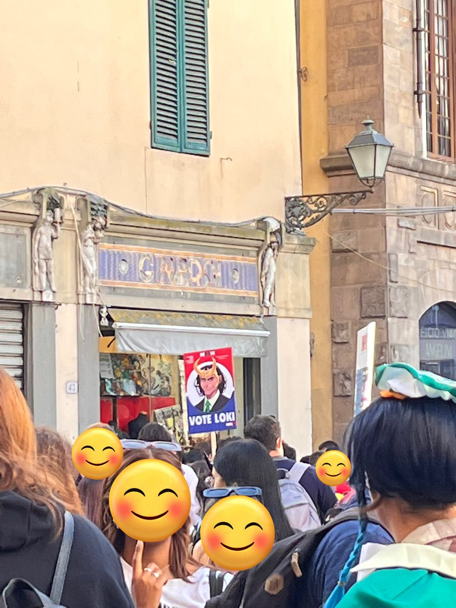 pontacubby's tweet photo. So recently I went to a comicon in Italy (Lucca Comics) and I saw this. What a time to be alive https://t.co/pX81BDzfew