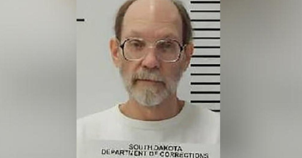 I remember #CharlesRhines executed by the state of South Dakota on Nov 4, 2019. He was executed despite evidence that some of the jurors knew he was gay and sentenced him to death so that he won't "enjoy life in prison with other men!" drive.google.com/file/d/1R8KMJY…
#EndTheDeathPenalty