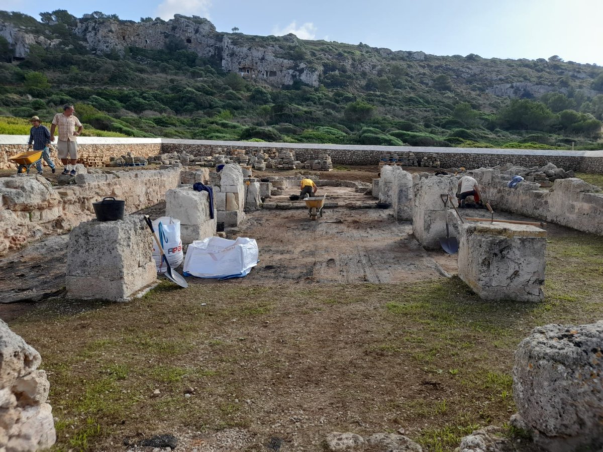 Arqueolegs_Cat's tweet photo. La intervenció arqueològica a la #BasílicaPaleocristiana de #SonBou és dirigida per l'arqueòleg #FernandoContreras, de l'#AssociacióSanissera, i compta amb el suport del @bisbatmenorca i una subvenció europea del #ProgramaLeader #Menorca https://t.co/jK3twGk6Dz