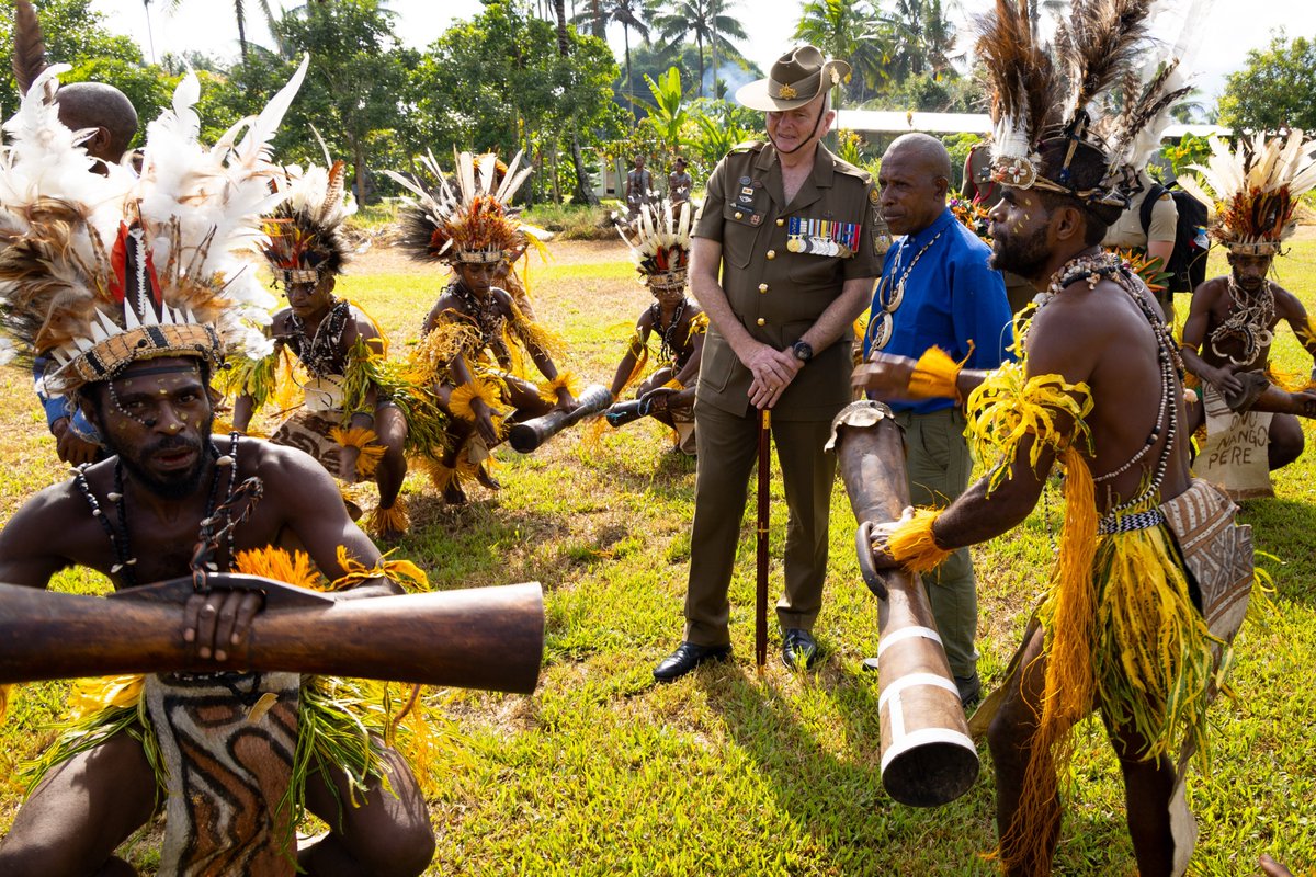 ChiefAusArmy's tweet photo. This year marks the 80th anniversary of the fighting at Kokoda.

Yesterday’s service was an opportunity to join with our PNG partners to reflect on the sacrifice, bravery &amp; determination shown here at Kokoda &amp; honour those who paid the ultimate sacrifice. 🇵🇬🇦🇺

#LestWeForget https://t.co/9H3Ki2MU69