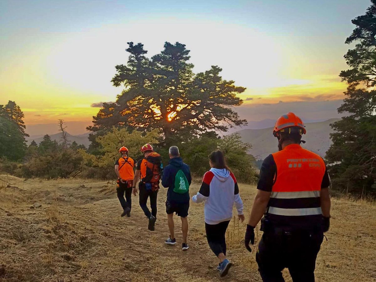 E112Andalucia's tweet photo. 📌Si lo tuyo es echarte al monte, también puedes contar con nosotros. En caso de emergencia, 1⃣1⃣2⃣. #FelizViernes

📸@ProtCivilRonda https://t.co/6sOzZj21tc