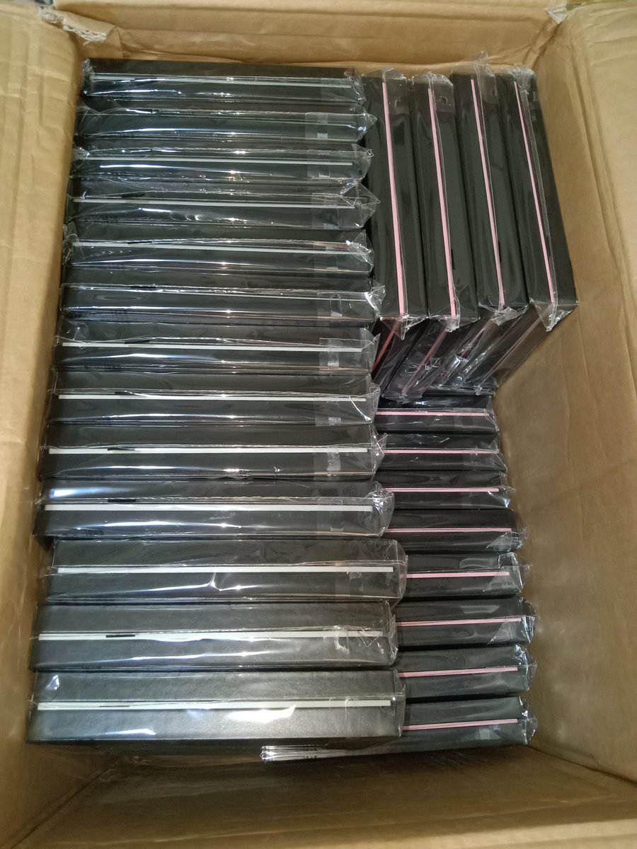 MerchHouse_'s tweet photo. #MerchHouseProof
2nd box photo dump π€
- Blackpink Born Pink Box Set
- Digipack
- Kit
- Posters https://t.co/LnwkGnjo1q