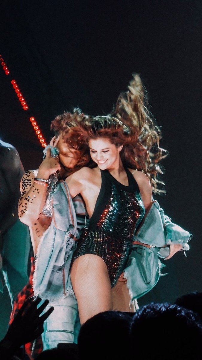 youraregurl's tweet photo. The pictures are from the same day. This girl here gone through so much shit from everyone including her friends, fans but still standing here today as a women with redemption and spreading kindness. I JUST LOVE YOU SELENA GOMEZ. FUCKING LOVE YOU TO THE PIECES. https://t.co/3Pdza0s11C