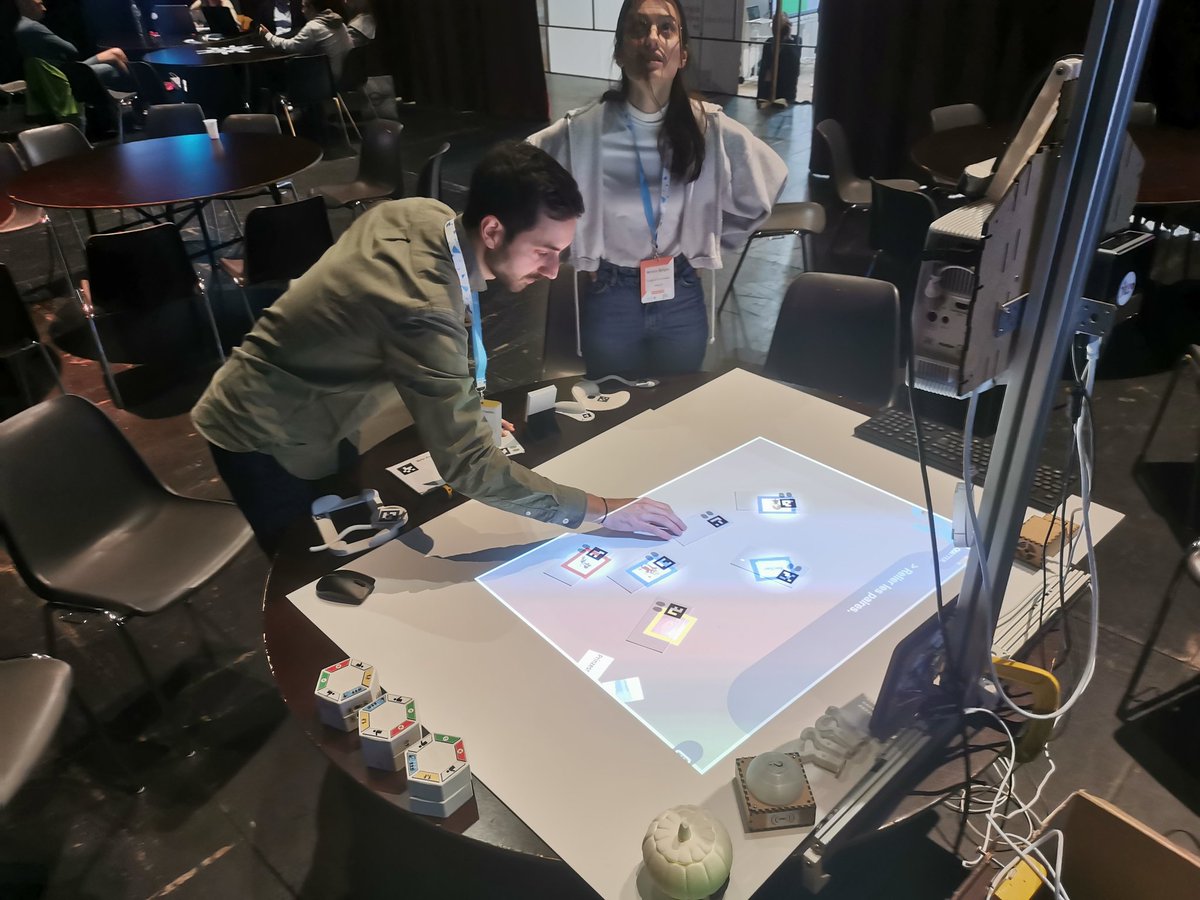 Play572's tweet image. Un grand merci à nos voisins belges 🇧🇪 pour la qualité et la chaleur de leur accueil dans le cadre de Ludovia#Be 2022  @stefleck4 @Projet_eTAC @Univ_Lorraine @acnancymetz @Inria_Bordeaux @ludoviaORG @AEP_OdeR @FaeddaStephane @Canope_57 @SylvieVitel @dane_nancy_metz