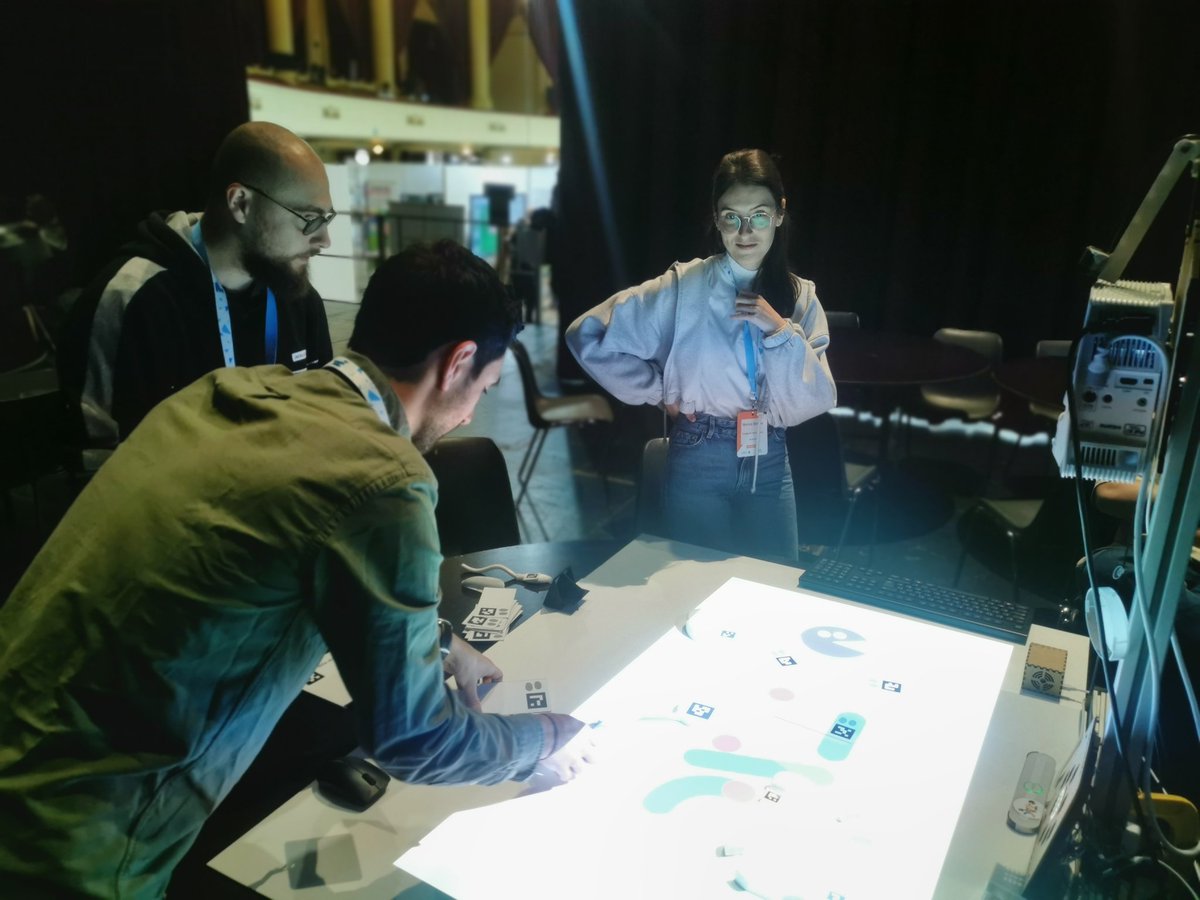 Play572's tweet image. Un grand merci à nos voisins belges 🇧🇪 pour la qualité et la chaleur de leur accueil dans le cadre de Ludovia#Be 2022  @stefleck4 @Projet_eTAC @Univ_Lorraine @acnancymetz @Inria_Bordeaux @ludoviaORG @AEP_OdeR @FaeddaStephane @Canope_57 @SylvieVitel @dane_nancy_metz