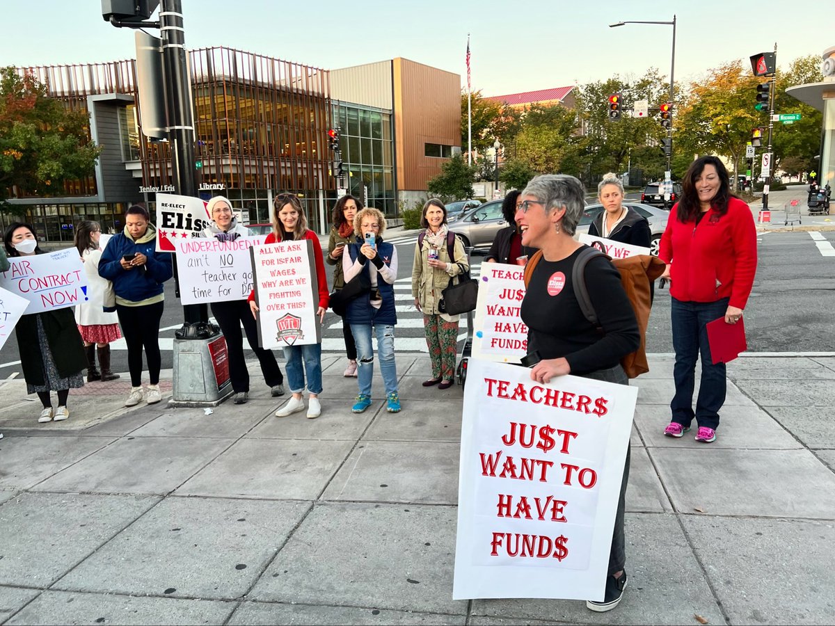 tweetelissa's tweet photo. I’m proud to stand w grocery store workers, teachers, nurses & hotel workers doing essential work in our community.
I’ve spent 8 years on @councilofdc fighting for working families & that puts me at odds w big $$$ interests.
We can beat their big $$ w your vote! #5daystovote https://t.co/js6R7knuvG