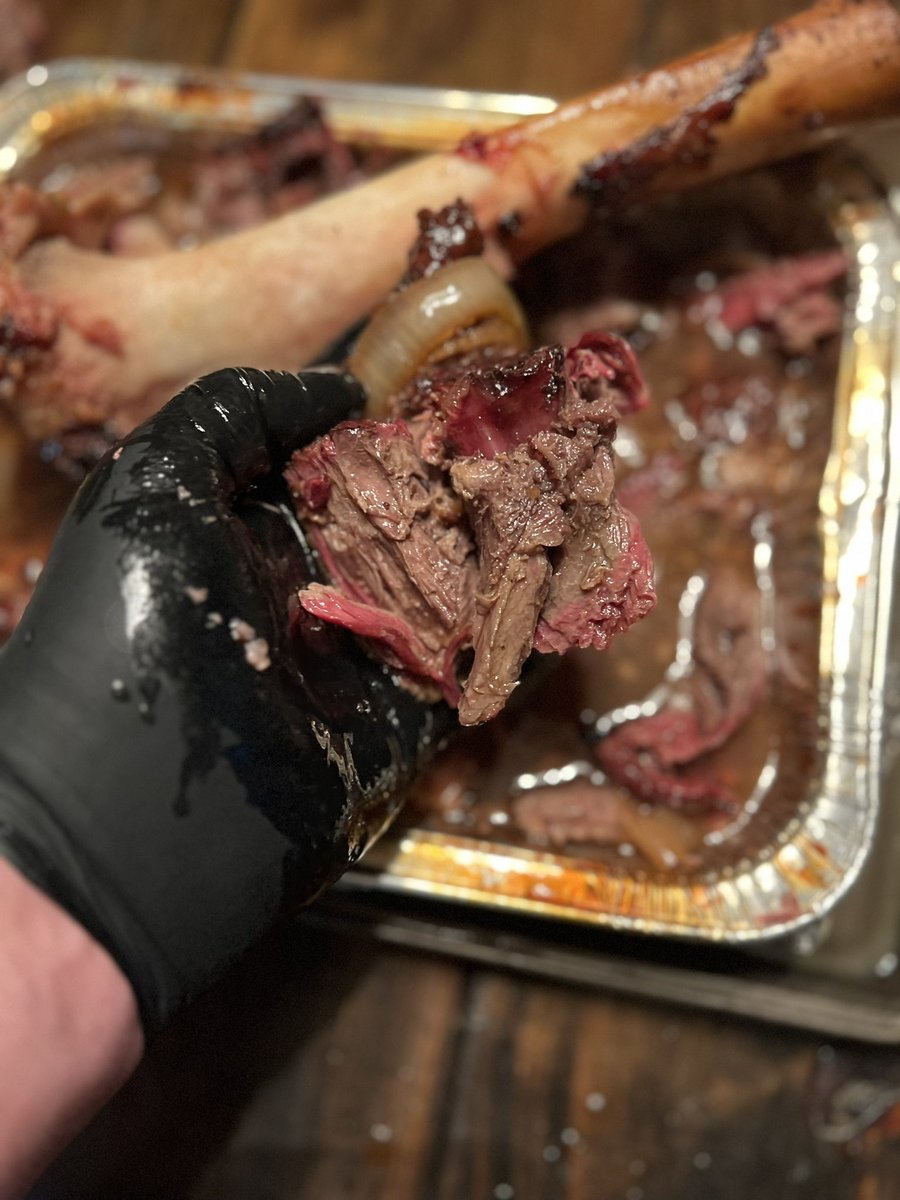 powerhausbbq's tweet photo. Thors Hammer, DONE!
8hrs, 4 in low and slow smoke, 4 in the bath.
#thorsday #thorshammer #chatelfarms #recteq #recteqlifestyle #teamrecteq https://t.co/mA1fx3UNwJ