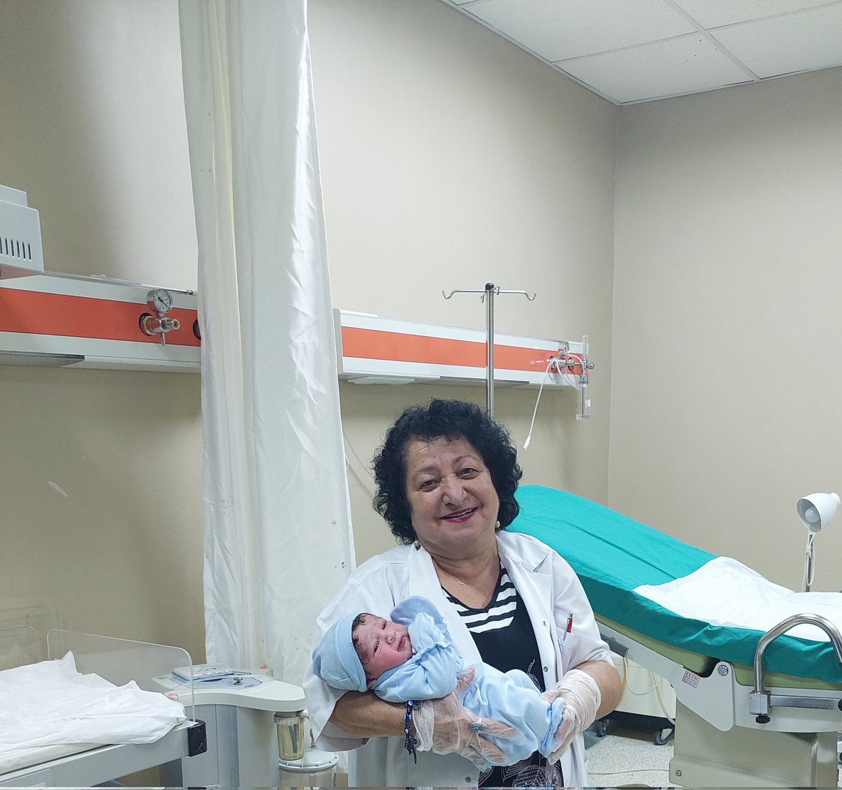 Hayatta hiçbir mesleği beğenemedim.iyiki bu mesleğim var elimden başka birsey gelmiyor.EBE OLMAK NE KADAR GÜZEL