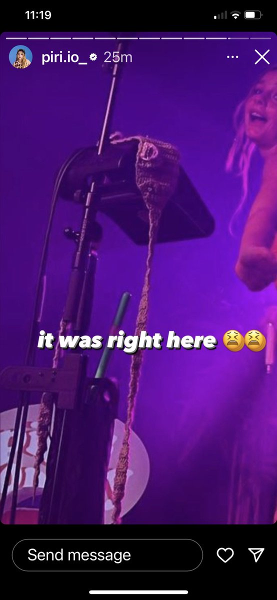 my friend frog hat has gone missing plz help her find it!!