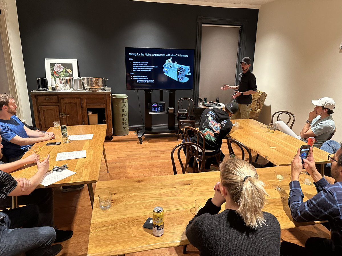 rvabitcoiners's tweet photo. Many thanks to all who came out to tonight’s meetup. Big thanks to @thinkmassive for sharing his bitcoin mining knowledge! #fortheplebs #RVA #Virginia https://t.co/SonNi4XX9i