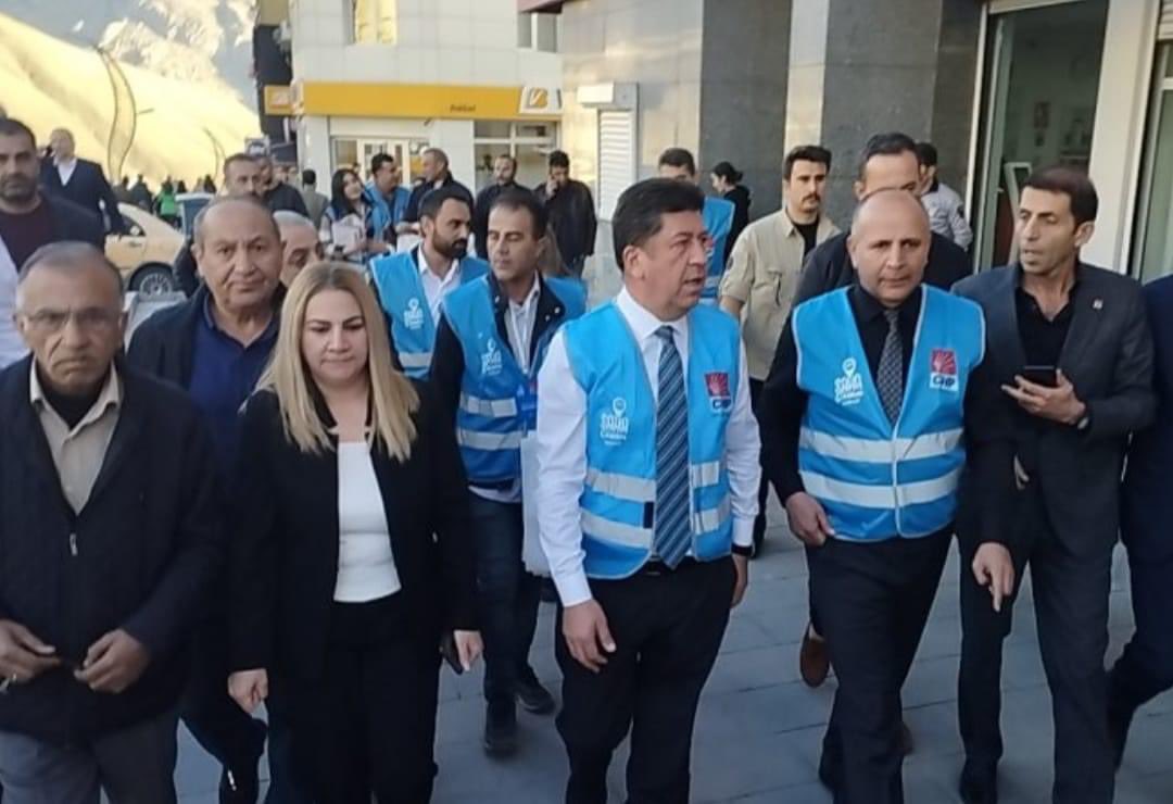 hakkari_chp's tweet photo. CHP HAKKARİ İL ÖRGÜTÜ OLARAK SAHAYA İNDİK HEDEFLEDİĞİMİZ ÇALINMADIK KAPI DERDİNİ DİNLENMEDİK HEMŞEHRİMİZİ BIRAKMAMAK SORUNLARINI TESPİT EDİP CHP GENEL BAŞKANI SAYIN KEMAL KILIÇDAROĞLU'NU İLETMEK https://t.co/EnauHQHuWs