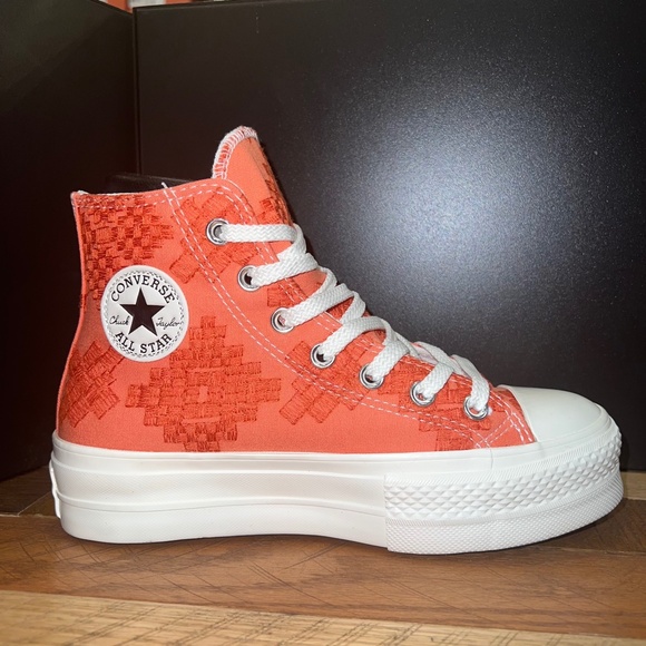 nadiafernn's tweet photo. So good I had to share! Check out all the items I'm loving on @Poshmarkapp from @Eriannbach @Lovemelingerie1 #poshmark #fashion #style #shopmycloset #converse #charlotteolympia: https://t.co/d58VuVUP5h https://t.co/jWud50sQsb