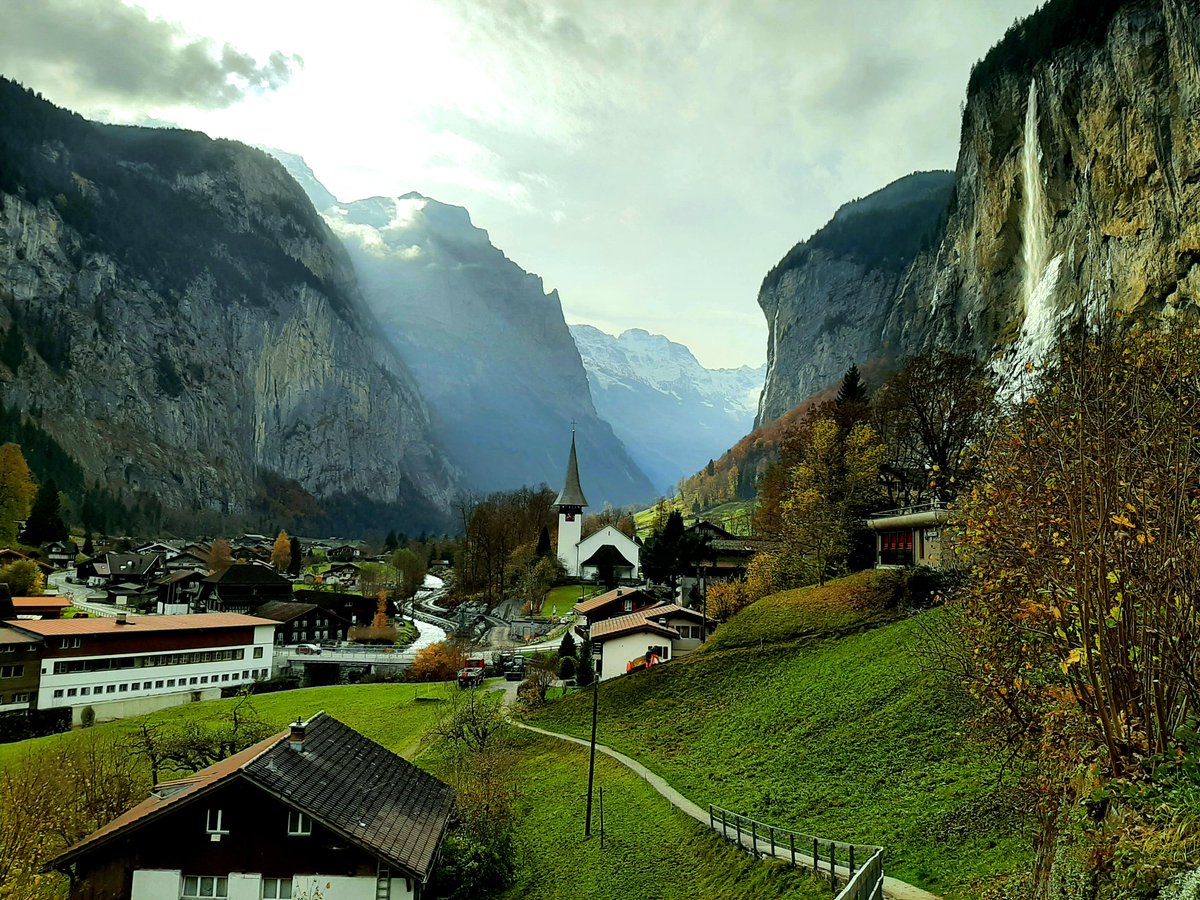 rTravelPhotos's tweet photo. /u/butterbeer21: Straight out of a fairytale - Lauterbrunnen, Switzerland #travel #traveling #travelphotography #travelphoto #photo #exploring #ilovetravel #ilovetotravel #travelbucketlist #travelblog https://t.co/Atsv501yIn