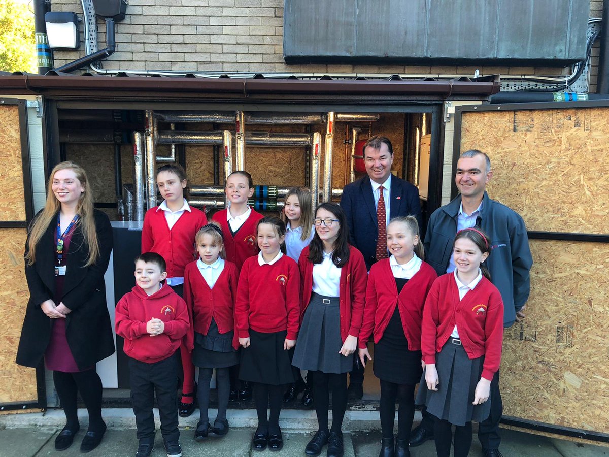 Delighted to visit @StamfordhamPS to see the investment in a new ground source heat pump. Brilliant to speak with the Year 4 students about climate change ahead of @COP27P Huge thanks to @KensaContracts and @N_landCouncil for their work in making the project happen.