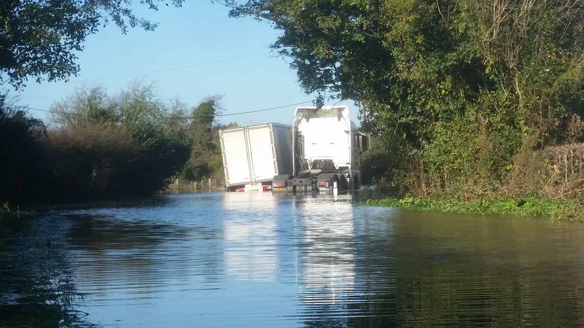 Jason__Reeve's tweet photo. Barcombe Mills still impassable due to flooding.

#Lewes #Sussex #Barcombe #Ringmer @SussexIncidents https://t.co/CkH7pTd3oA