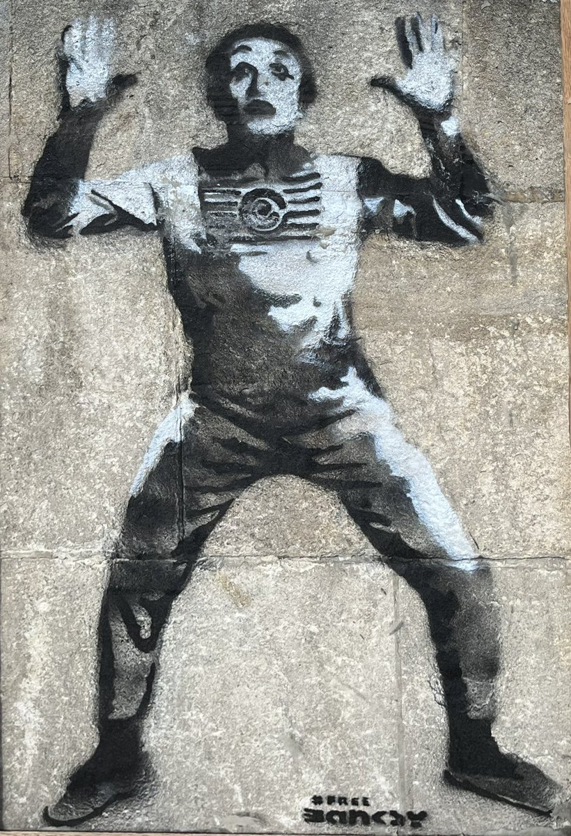 AleX_SzHz's tweet photo. One who doesn’t talk but shares a message it’s a powerful weapon to the masses, a mine, a politician and a civilian, all humans in need to be responsible with their language, verbal or sign. #FreeBanksy #Banksy #Bristol #UK #reflexion #thinkbeforetalking #StreetArt #Graffiti https://t.co/LyxjHvwmBh