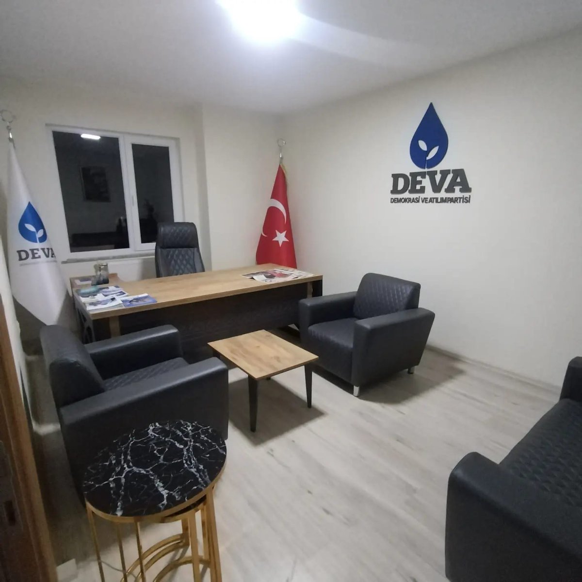 CorluDeva's tweet photo. Deva Partisi Çorlu İlçe Başkanlığı 1 kasım 2022 tarihi itibariyle yeni ilçe binamızdayız. Çay kahve içmeye bekleriz. #deva #çorlu #devapartisi #devaofficial #devatekirdağ @alibabacan @HsnCebi @omerdundar57 @devapartisi https://t.co/kYVKCedDCX