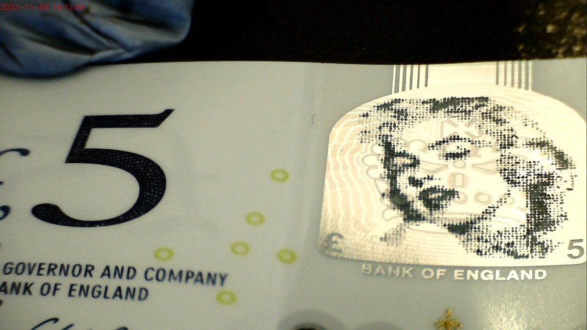GrahamShortArt's tweet photo. 2,300 dots of varying sizes engraved on to a £5 note. Two week's work... https://t.co/cQQ7dsXNdU