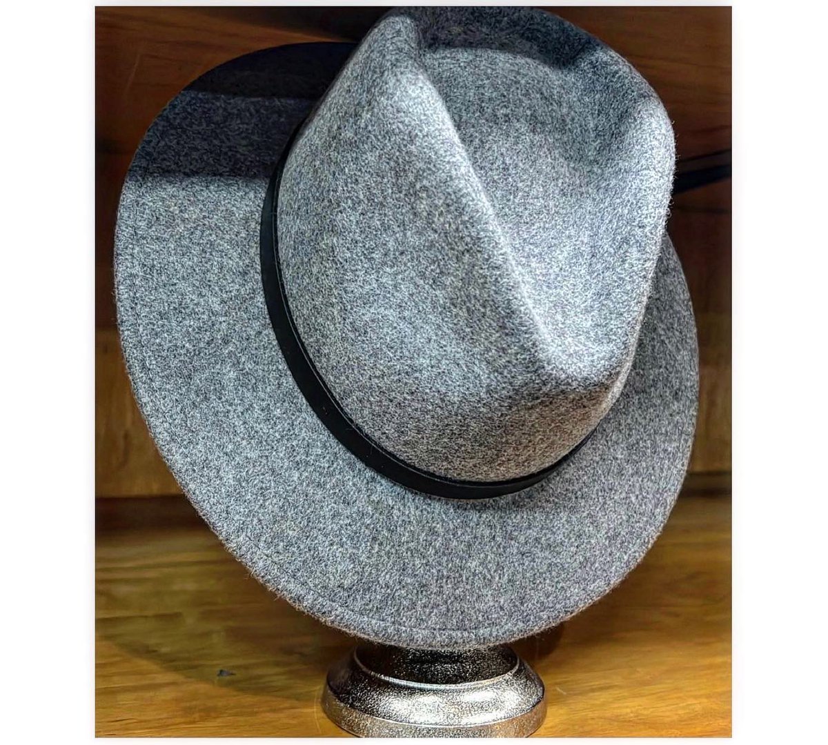 FietsTempelNL's tweet photo. Ideaal, en fraai. Herfst/winter. Brixton! Nieuwe collectie binnen. Ook voor dames. Kom kijken en passen. :-) #brixton #brixtonclothing #brixtonwomens #brixtonhoed #brixtonhoeden #brixtonhat #brixtonhats #brixtonhüte #brixtonmütze #brixtoncap #brixtoncaps #fietstempel #heerlen https://t.co/e2ybejEUCd