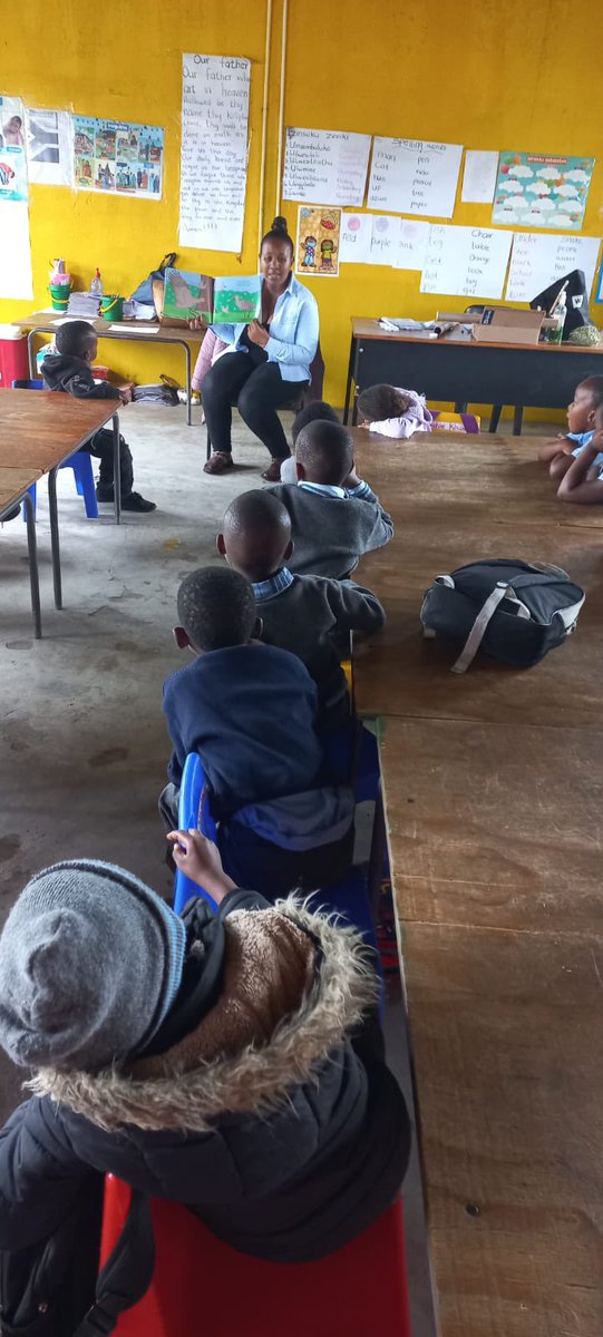BirdLife_SA's tweet photo. Nandi Thobela recently visited foundation phase (grade R-grade 3) at Bangizwe Primary School. The lessons were centered around the prevention of bird nest disturbance.

#EmpoweringPeopleProgramme
#GivingConservationWings #BirdLifeSA

Nandi Thobela reading a story to the Grade R’s https://t.co/nRU8N5M6s5