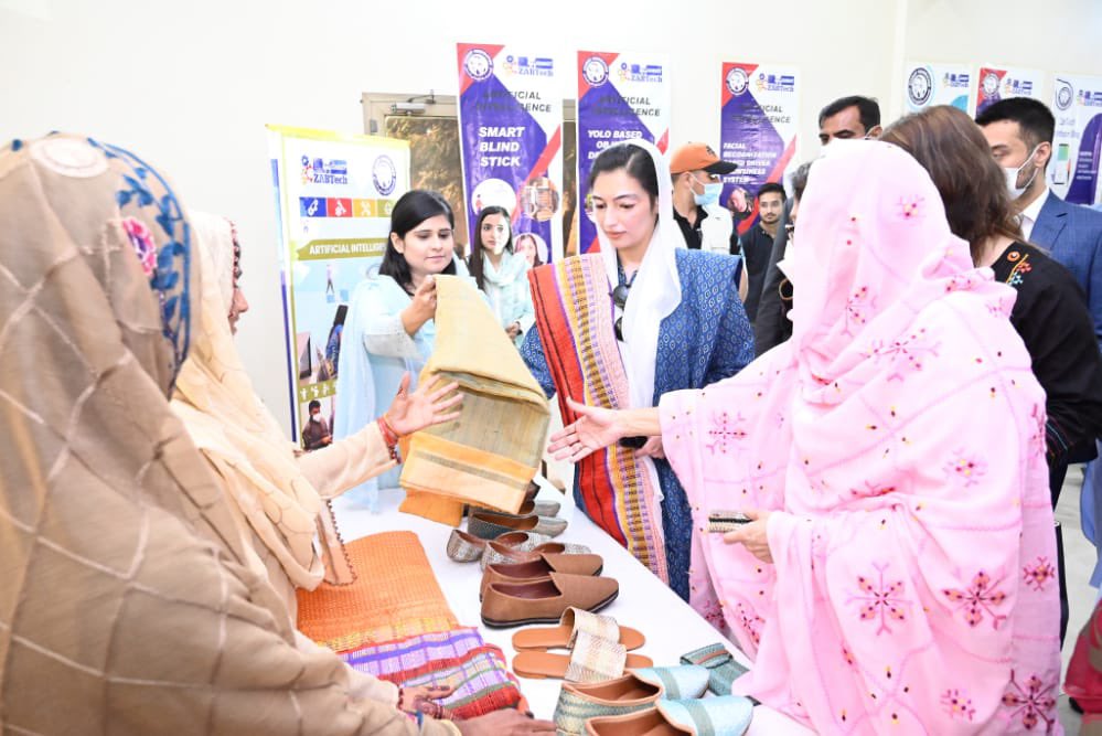 MediaCellPPP's tweet photo. Bibi @AseefaBZ stresses the empowerment of youth, and women through technical, and vocational training

https://t.co/O0UnZsyaih https://t.co/IrycPeOSmC