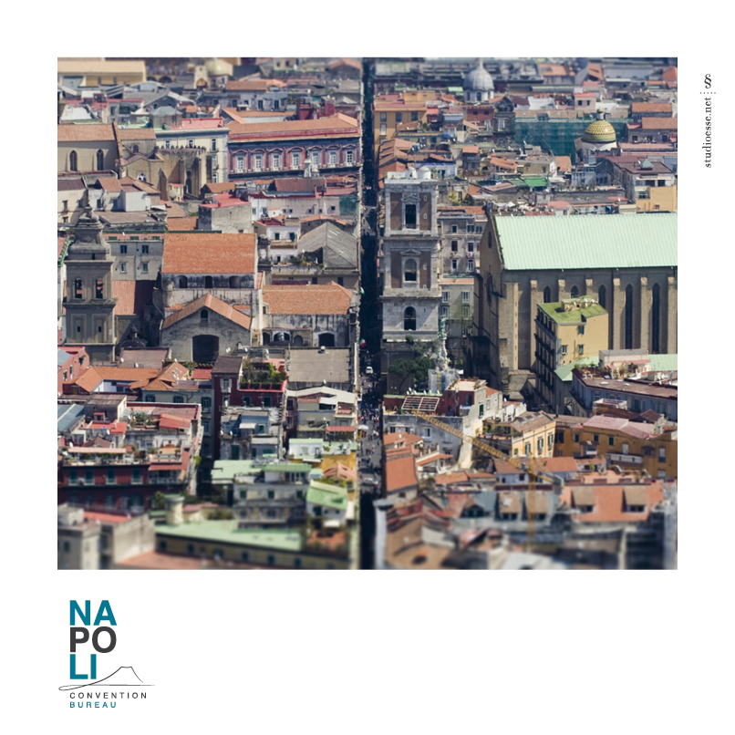 CBNapoli's tweet photo. Spaccanapoli è una delle vie più importanti e antiche di Napoli: corrisponde al decumano inferiore dell'Antica Roma
Qui troverete la vera anima della città: ospita i monumenti più importanti di Napoli, oltre ad essere il cuore pulsante del centro storico.
#MeetinNaples https://t.co/RPVvlWFXUK