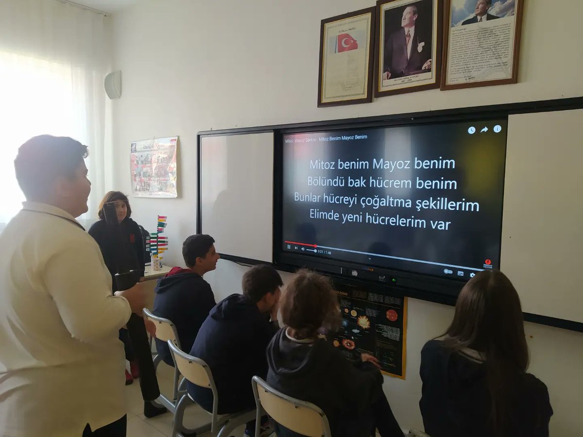 omurkaradas355's tweet photo. 7. sınıflarımızla  'Mitoz ve Mayoz Bölünme' konusunu şarkılarla  karaoke yaparak ve spor salonunda canlandırma yöntemi uygulayarak öğrendik. https://t.co/adAB4oIpoU