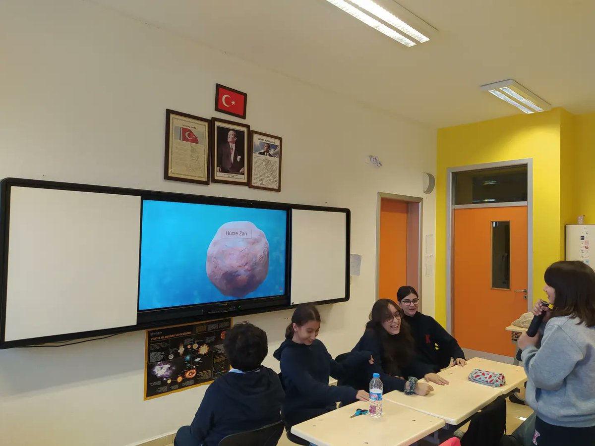 omurkaradas355's tweet photo. 7. sınıflarımızla  'Mitoz ve Mayoz Bölünme' konusunu şarkılarla  karaoke yaparak ve spor salonunda canlandırma yöntemi uygulayarak öğrendik. https://t.co/adAB4oIpoU