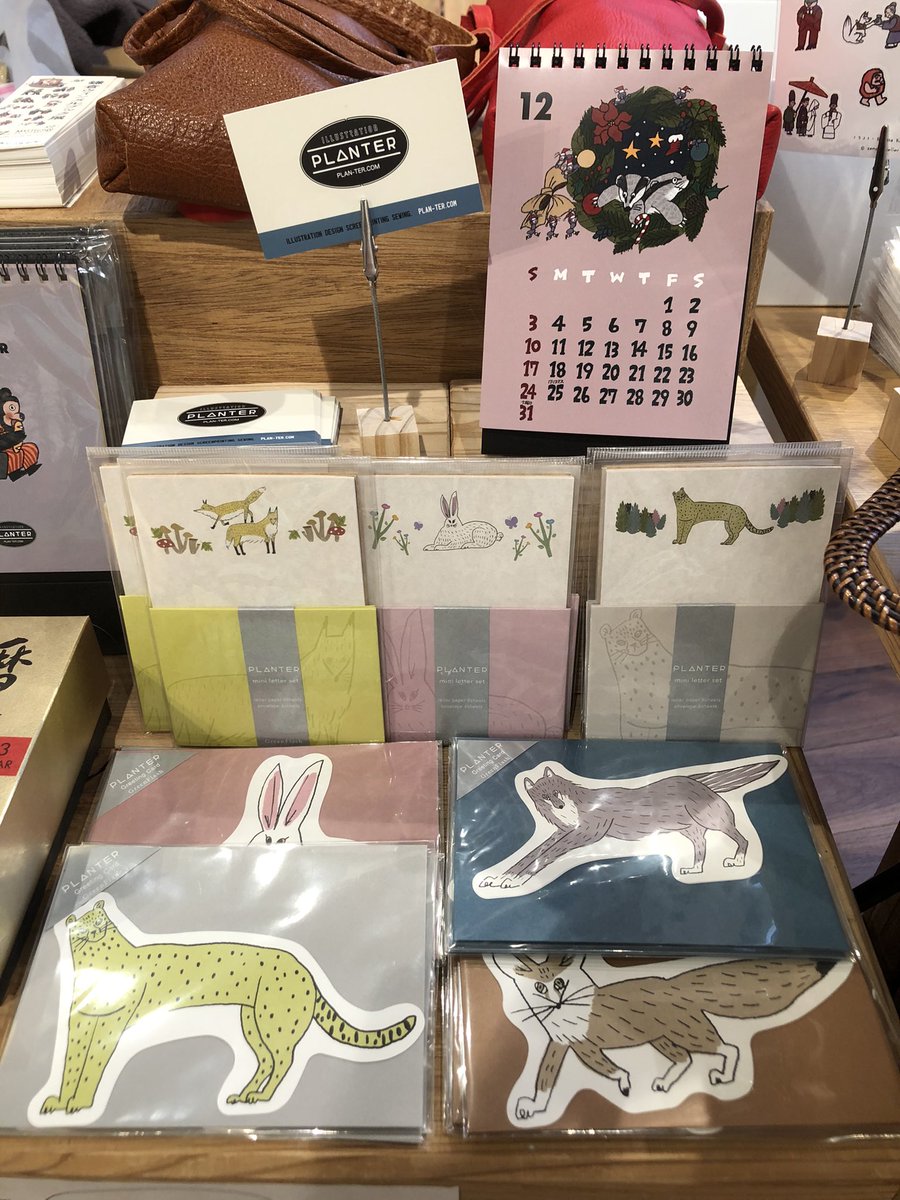 wimmelbook's tweet photo. 物販コーナーも好評です����💓カエルコーヒーもすぐ無くなるので、追加搬入していただいております🤩

絵本のイラストを描いた#イケシタコウヨウ さんのオリジナルグッズも💓彼のイラストファン増加中です🌟

#鎌倉ウィンメルブック展
#イケシタコウヨウ
#カドルコーヒー
#カエルコーヒー https://t.co/HuMwnHA85g