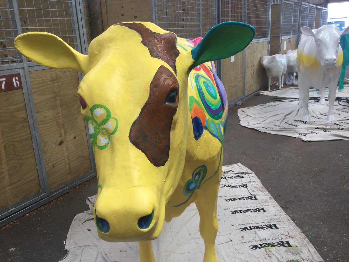 WorldPeaceHaNa's tweet photo. I have been painting this cow for 3 days.
I try to finish until this Sunday!🫶🥰🌏#christchurch #event #showweekend https://t.co/guJt129LMm