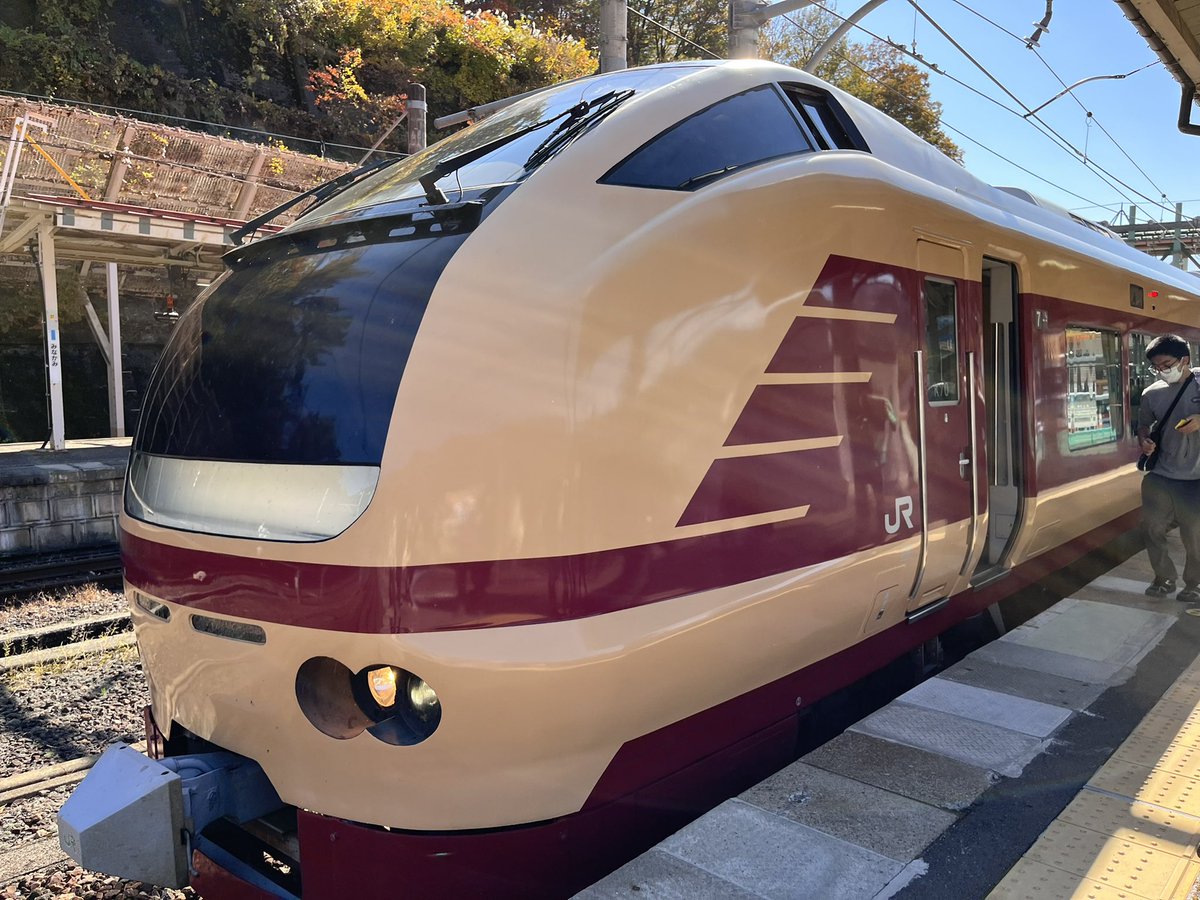 nsps101's tweet photo. 特急とき乗車したけど、電車ファンの人たちばっ���りだった
もっと普通の人が乗れるようになればいいのに https://t.co/8oNCwNvJyE