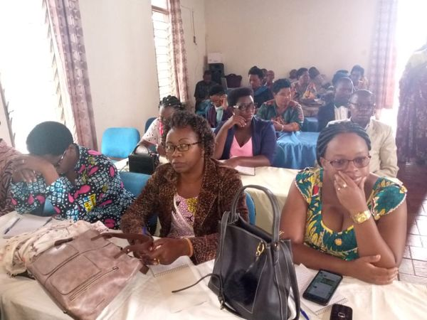 MagazineJimbere's tweet photo. 🤰🏿 "Parmi les difficultés ralentissant le #développement de la #femme, figurent les grossesses précoces, freinant son épanouissement socio-professionnel", Mariane Nijimbere, de l'#AFAPD (Association des femmes actrices de la #paix et de dialogue) https://t.co/zexBKjEJfK

#Burundi https://t.co/gHLs1flS4A