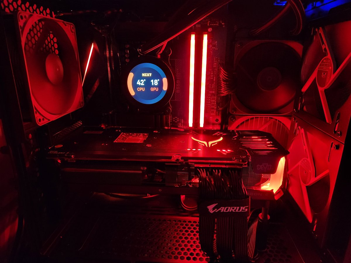 DarryliHunter's tweet photo. @Radeon Go #TeamRed 
AMD for the gamer! https://t.co/p4i5yYEJji