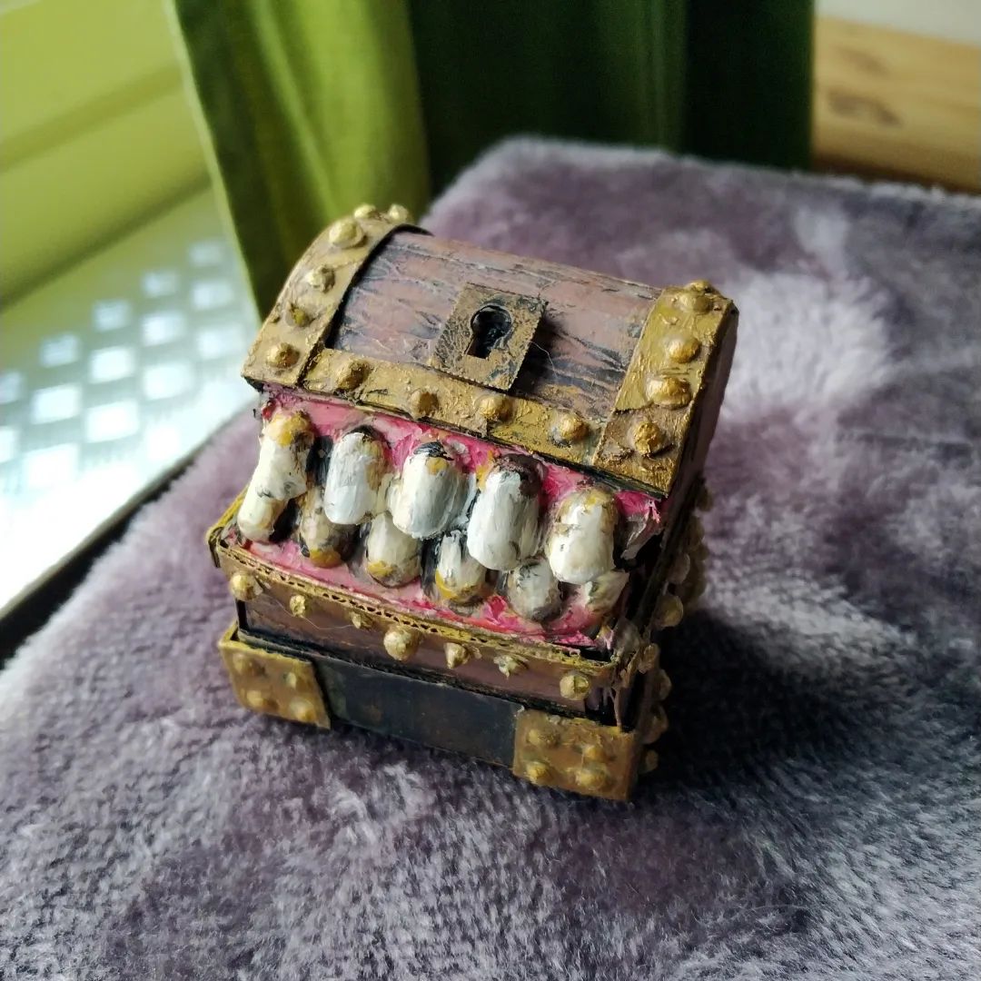 misthead's tweet image. This is the first of many chests I intend to craft :p