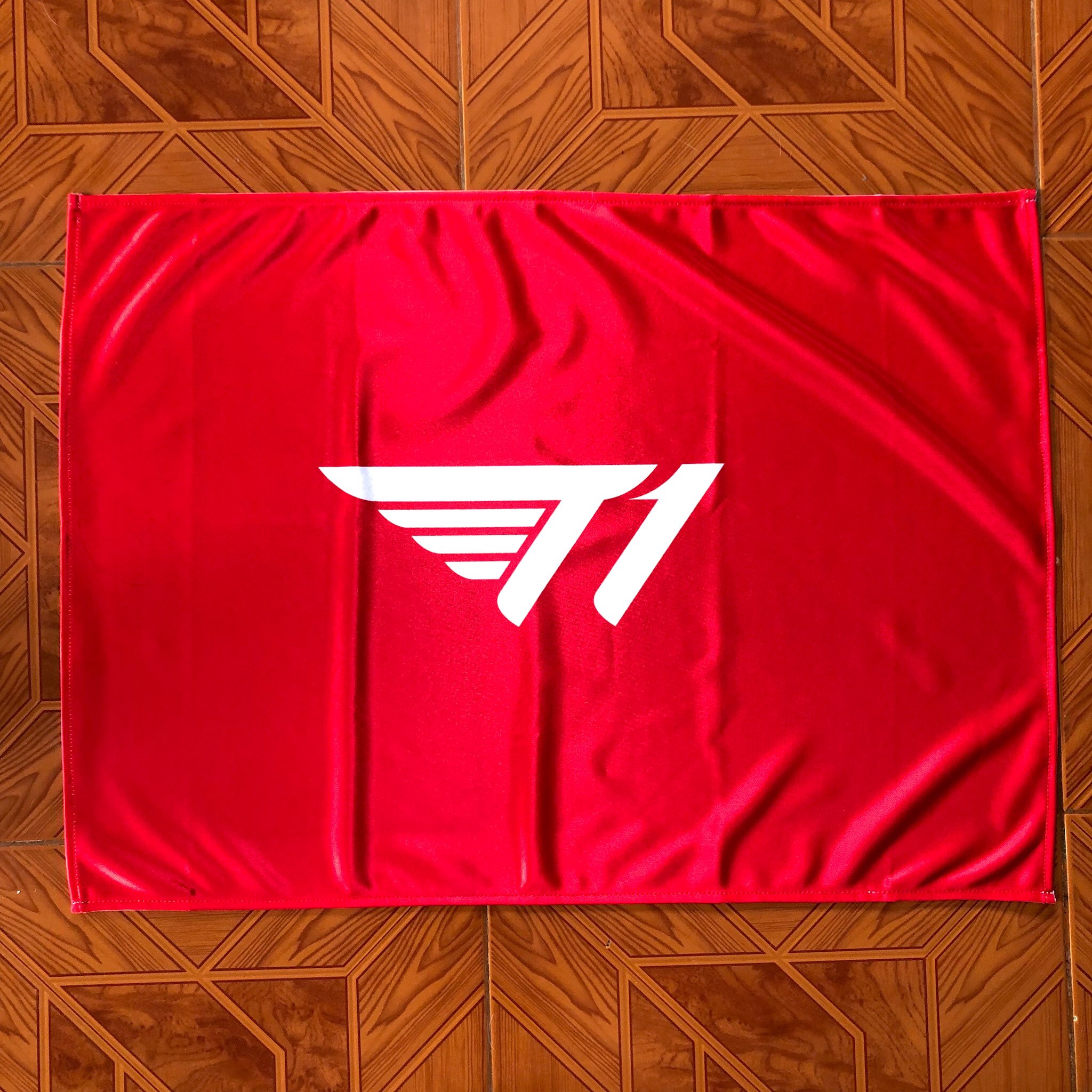Tenten ‿ on Twitter: "@JoeMar Got a custom T1 flag along with my ...