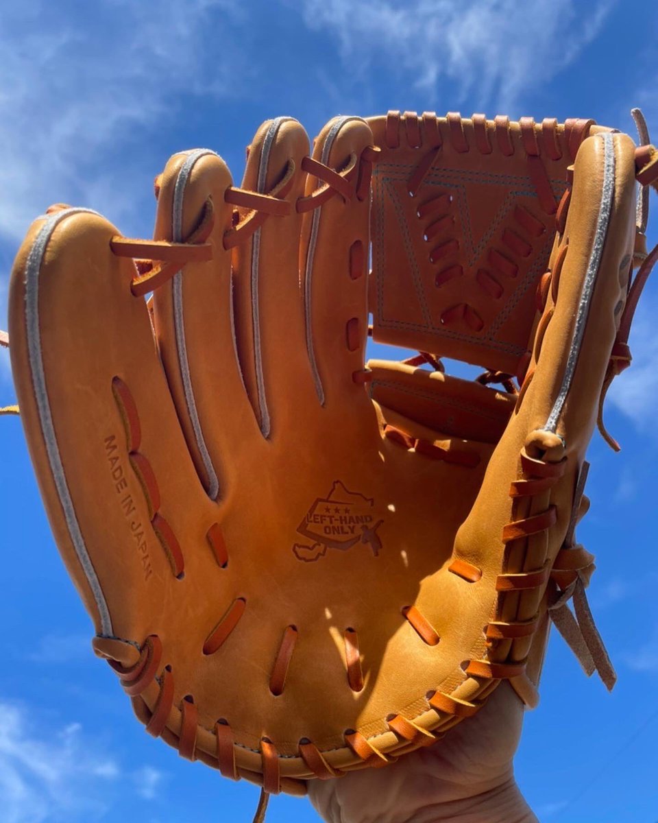 BaseballShopCV's tweet photo. #CHIAKI Pitcher’s Glove.

For sale.

#baseballgloveforsale #baseball #baseballglove #baseballgloves #baseballlife #baseballlifestyle #baseballshop #baseballstore #lefty #leftyglove https://t.co/rBd2bfTjRr