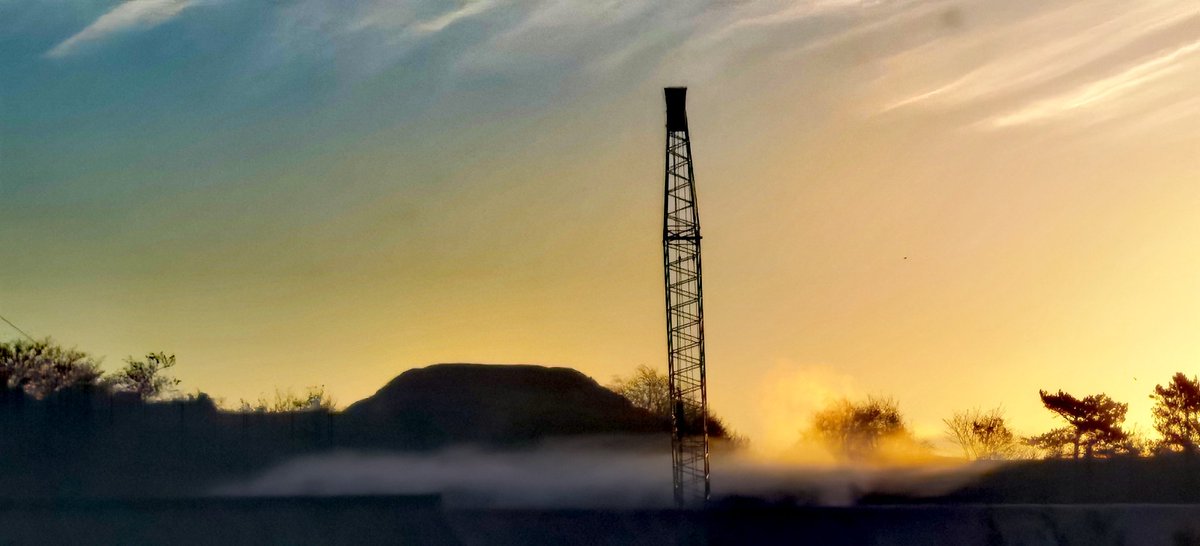 LansPics's tweet photo. Sunrise this morning with fog creeping in. Dromore, Co Down https://t.co/Xl5SW4sSDR