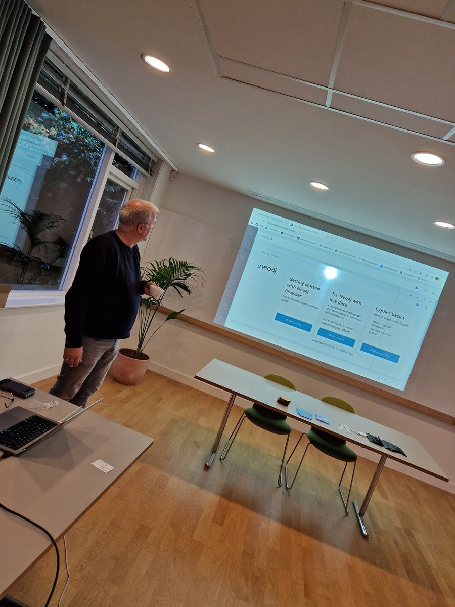 Kees Vegter gives an introductory training on the <a href="/neo4j/">Neo4j</a> world leading graph database #graphdatabase #neo4j