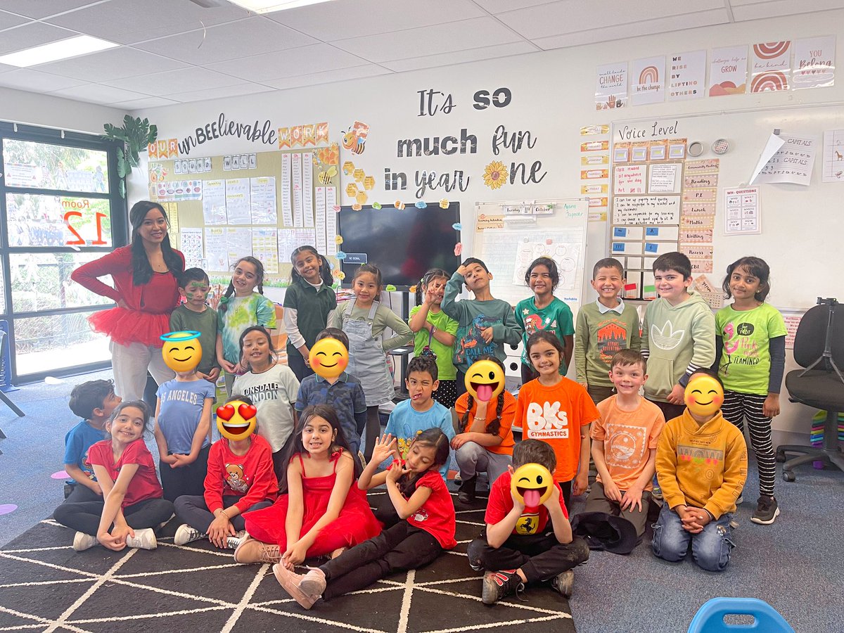 Miss_RBarron's tweet photo. House Colour Day! 🔴🔵🟢🟠 https://t.co/nLKvI5d8o1