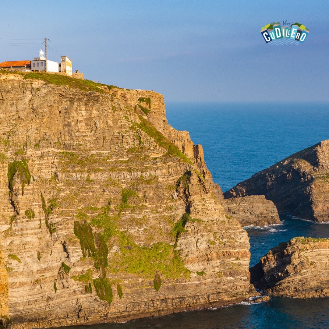 🛳 Faro de Cabo Vidio, inaugurado en 1950

☀️ Localizado en un espectacular acantilado en Oviñana

📌 Descubre más en vivecudillero.com

#Cudillero #Asturias #ParaísoNatural #VuelveAlParaíso