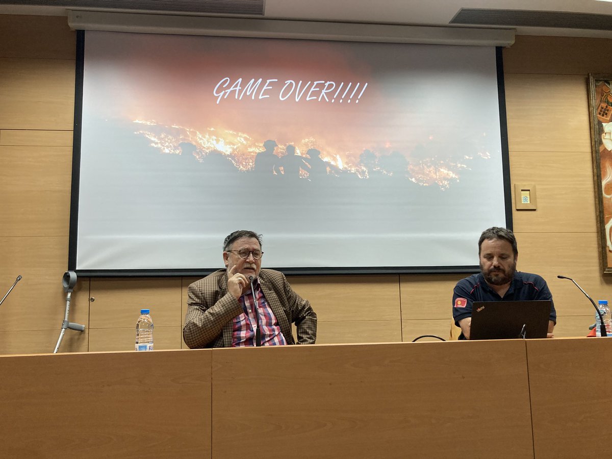 Crit d’alerta dels <a href="/bomberscat/">Bombers</a> per part de Marc Castellnou i <a href="/MartiBoada/">Martí Boada</a> sobre els ja reals mega incendis, reclamant una gestió dels boscos. Actuem ja, des de la societat civil ja ho estem fent <a href="/cercleBM/">Cercle econòmic i social Baix Montseny</a> <a href="/APMontnegreCor/">A Montnegre Corredor</a> ti apuntes?