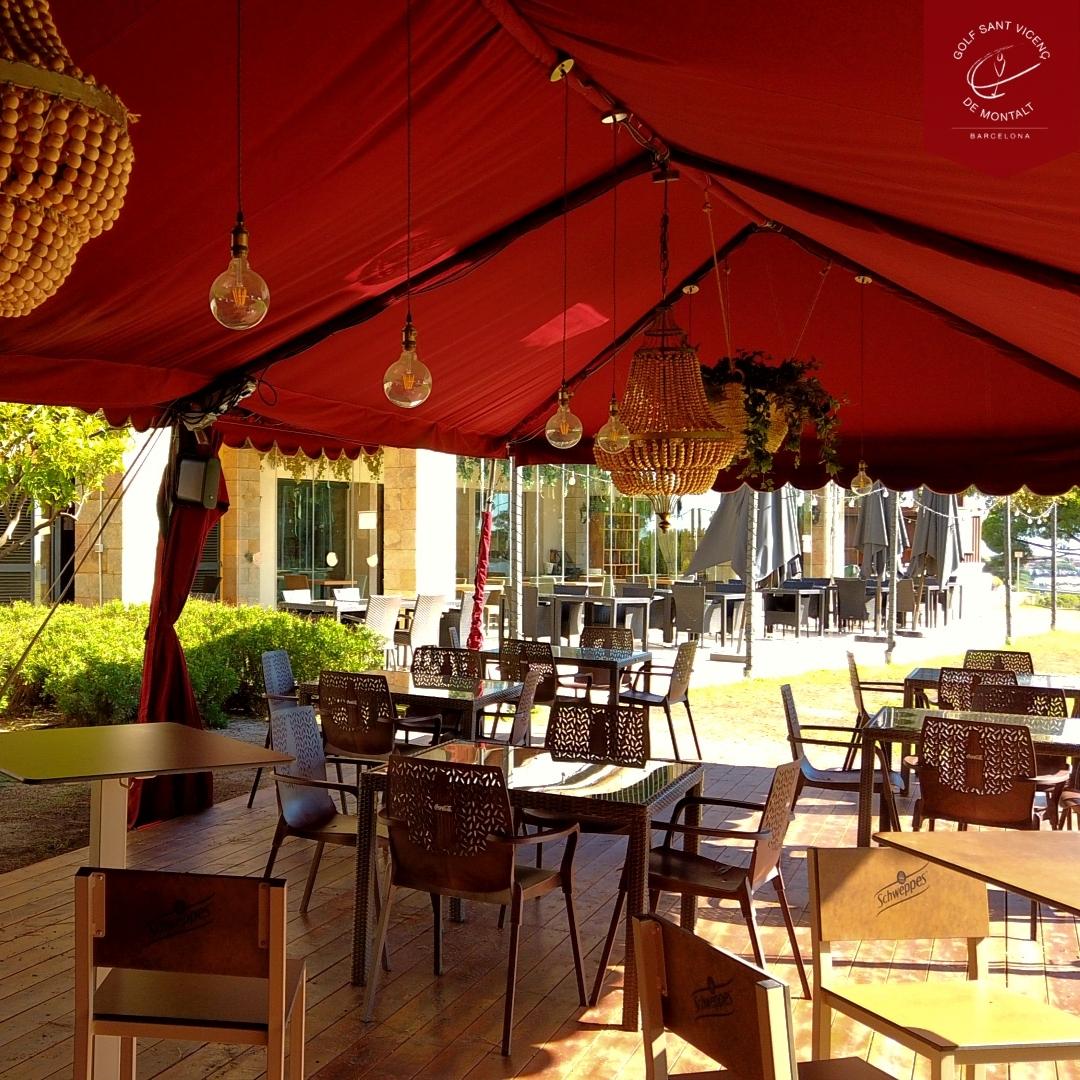 🍽☀️Disfruta de nuestra gran terraza con vistas directas al mar Mediterráneo y déjate envolver por la brisa y el sol.

📲Para reservas, ingresar a la página web en el link de nuestra biografía.

#golf #barcelona #golfenbarcelona #costabarcelona #sagradafamilia #cataluña