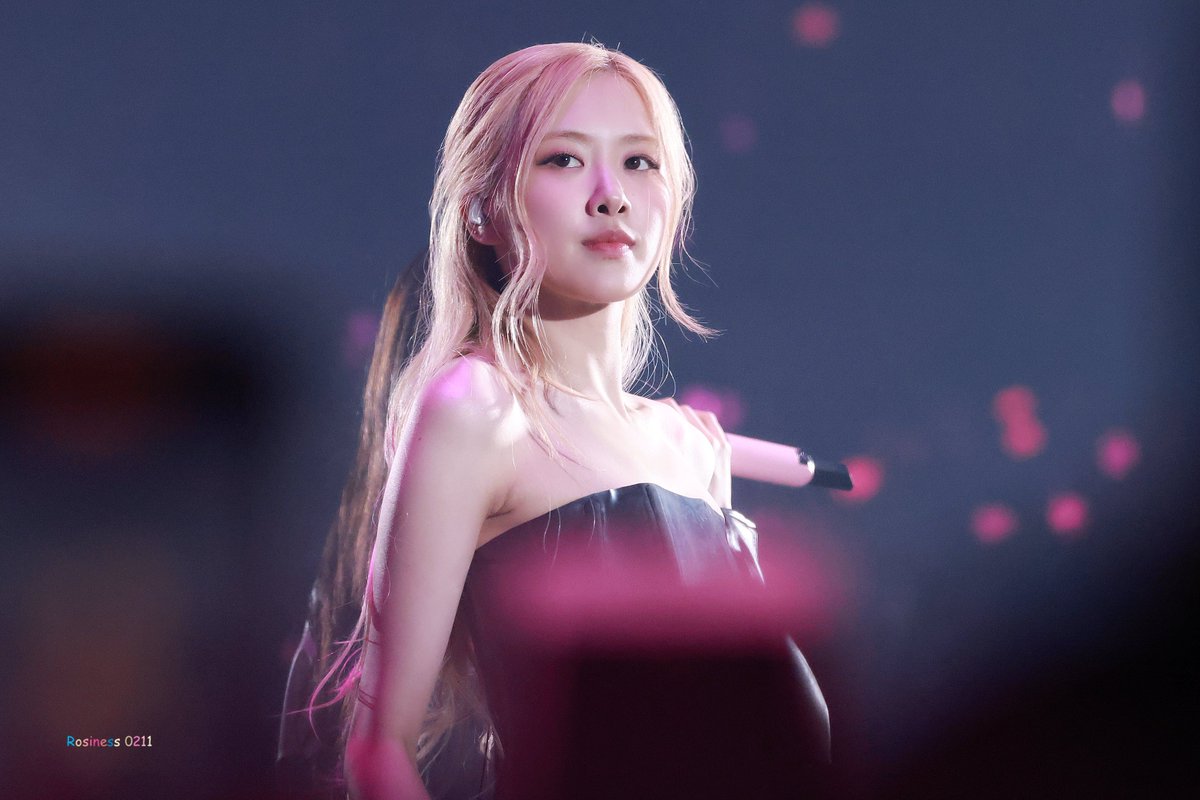 chaelisaonli's tweet photo. Rosé is the prettiest girl alive how is she even real https://t.co/9Tk2i7OVH6