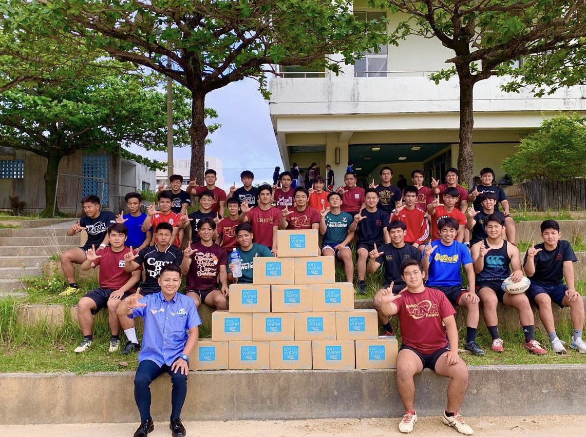kayo_soichiro's tweet photo. 名護高ラグビー部
本日決勝の第102回全国高等学校ラグビーフットボール大会で見事優勝し、２年ぶりの花園出場決定🏉

最高です！！！！
花園での大活躍を期待しています🌻 https://t.co/Bde0NtCJDK