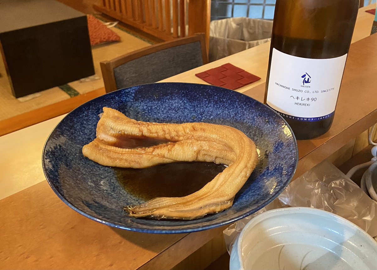 kateisakaba's tweet photo. こんばんはほっこりです♪

今日の一品
〜煮穴子〜

味がしみしみに染み込んでおります🫡

お酒の肴🍶に少し濃いめの味付けです❗️
お供の日本酒は…
八戸酒造　陸奥八仙　青天の霹靂90 https://t.co/jSV15kqktH