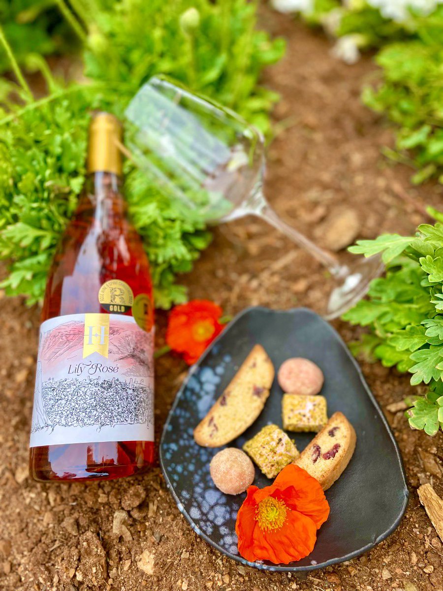 LaurasWorldza's tweet photo. Friday plans in sunny Johannesburg?
https://t.co/ue9YPUSUKY
Rosé the day away, with Dombeya Lily Rosé 2022.
#LaurasWorld
#HaskellVineyards
#Dombeya https://t.co/3dWZoJMl2f