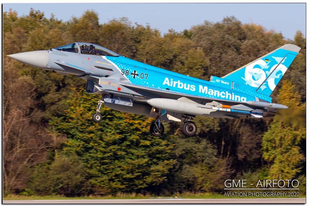 GME_AirFoto's tweet photo. Hugh variety of #aircraft in #beautiful #autumn light 🍂☀️ at #Manching last week.
#Aviation #photo #Airbus #Eurofighter #Tornado #NH90 #BELUGA #AvGeek #flynavy #Phoonfriday #aviationphotography #marine #luftwaffe #flightest #WTD61 #Bundeswehr #miltwitter https://t.co/ZXihynZ3xH